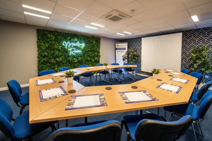 The business centre Cardiff meeting room